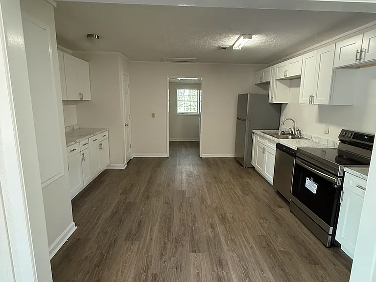 53 Park Ln — Photo 3
