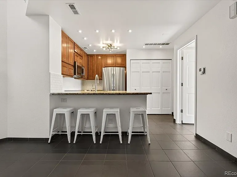 826 S Vance St #C — Photo 6