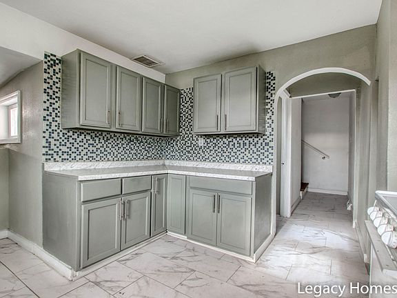 5th image of 2229 Jarman St