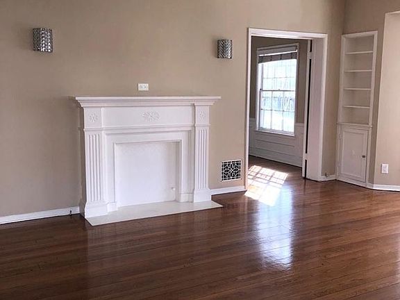 2nd image of 128 N Flores St