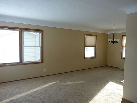 3rd image of 2857 Meadowlark Ln N