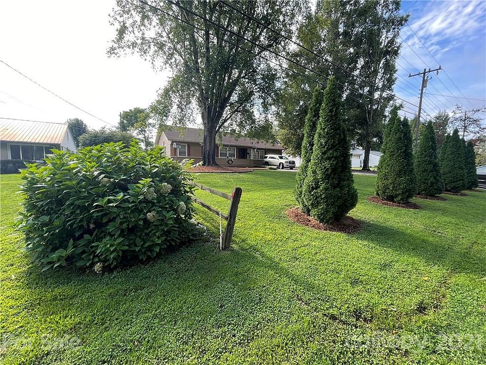 1st image of 208 Lower Creek Dr NE