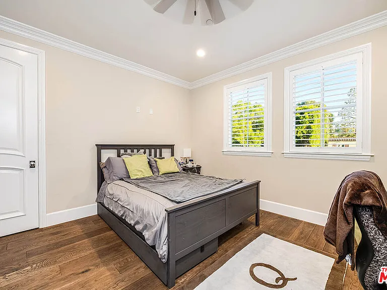 10515 Whipple St — Photo 35