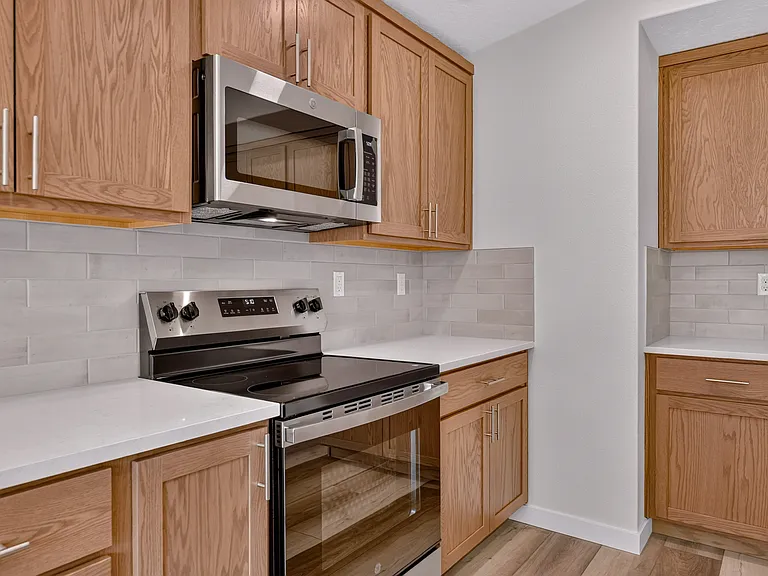 21444 Livingston Dr — Photo 11