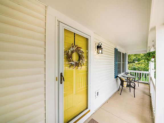 4th image of 2895 Pheasant Field Dr