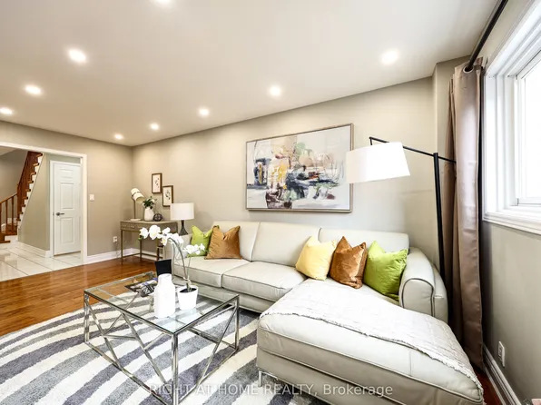 5533 Richmeadow Mews, Mississauga, ON L4Z 3T3