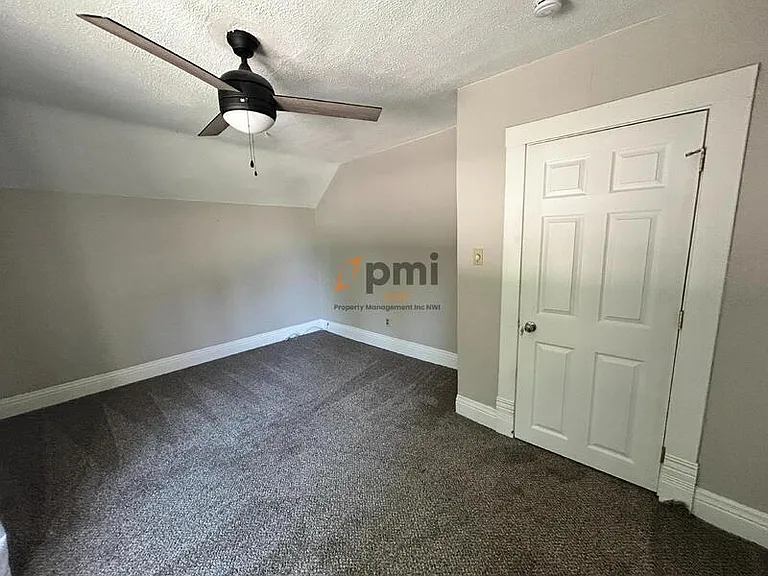 257 S 20th St — Photo 11