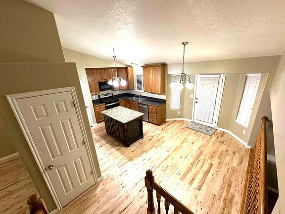 Kitchen & Dining