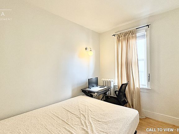 4th image of 208 Clarence St #2