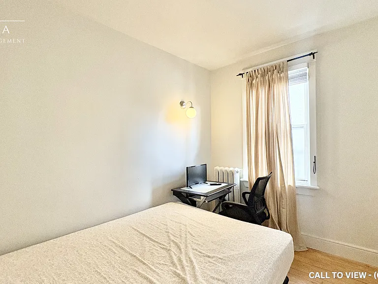 208 Clarence St #2 — Photo 4