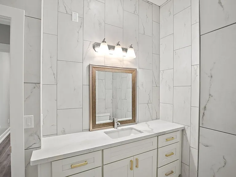 1104 Broadway Ave #7 — Photo 10