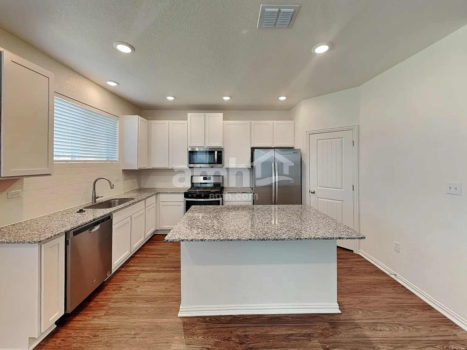 4 bed, 2.5 bath, 1882 sqft, $1,970 — Photo 3