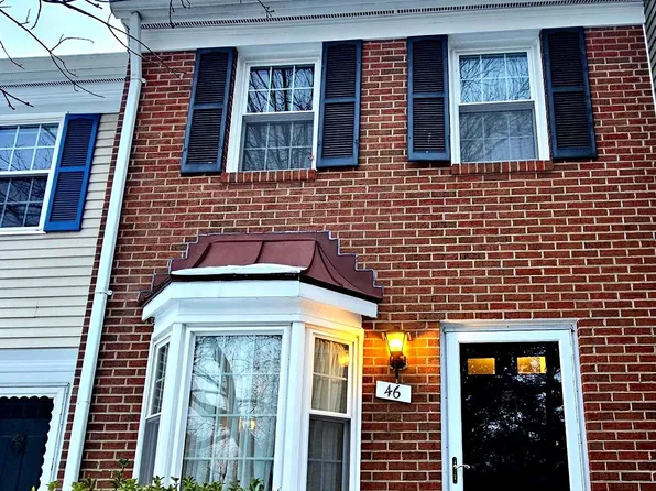 46 Dorrell Ct, Sterling, VA 20165