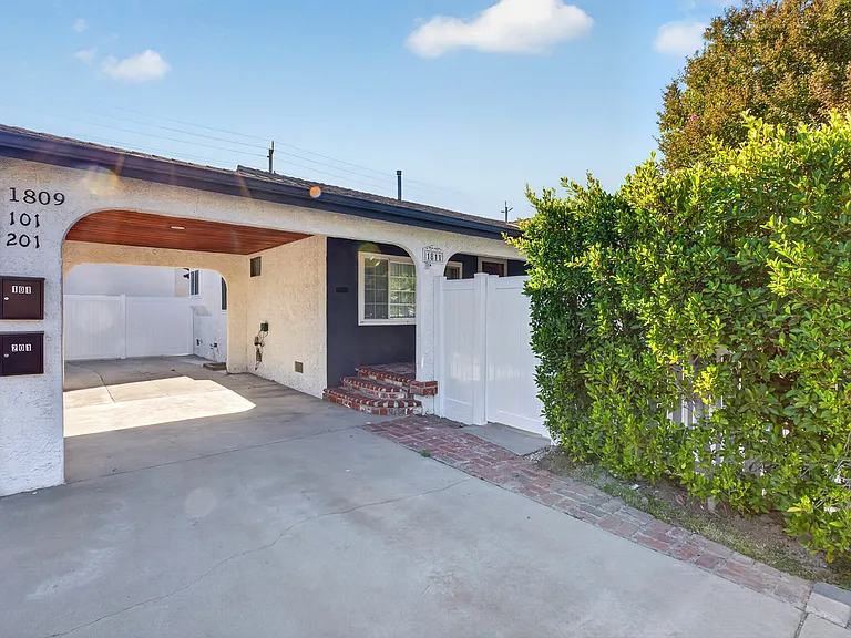 1811 N Avon St — Photo 3