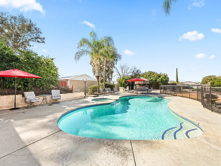 21699 Banner St — Photo 14