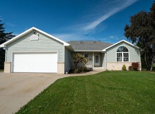 432 Hickory St, Belgium, WI 53004