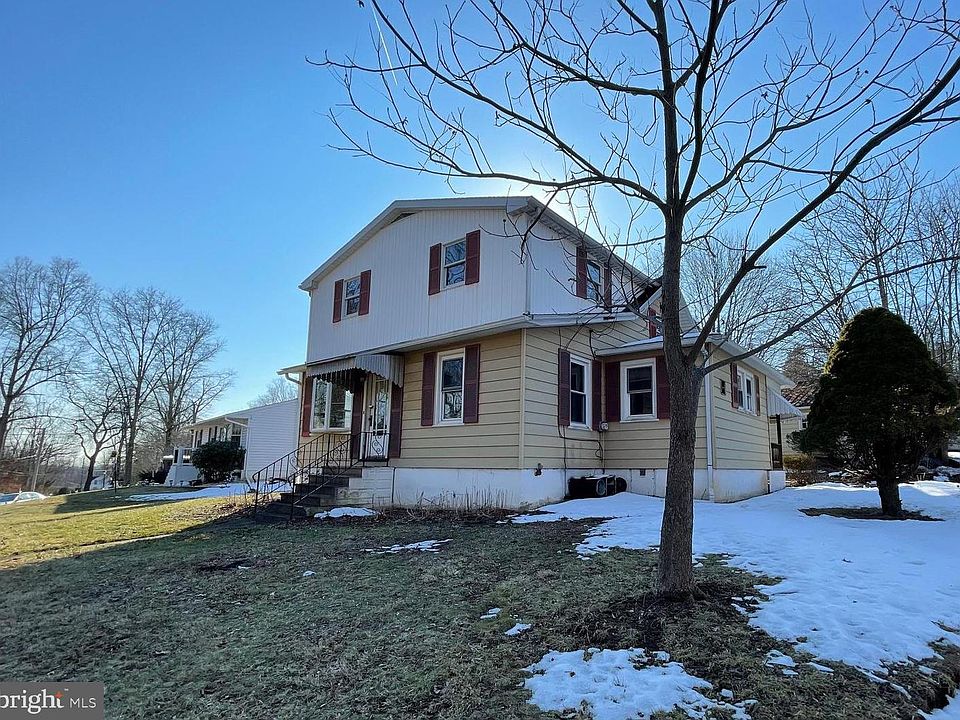 1st image of 996 Allentown Rd