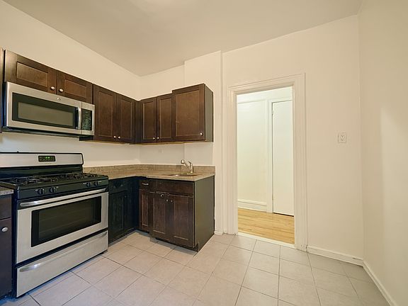 3rd image of 370 Fort Washington Ave APT 511