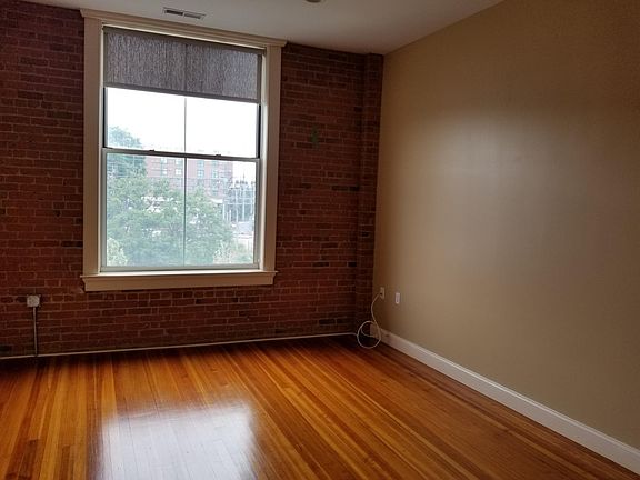 5th image of 61 Washington Vlg
