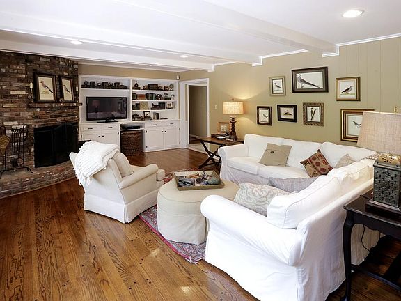 3rd image of 274 Stoney Creek Dr