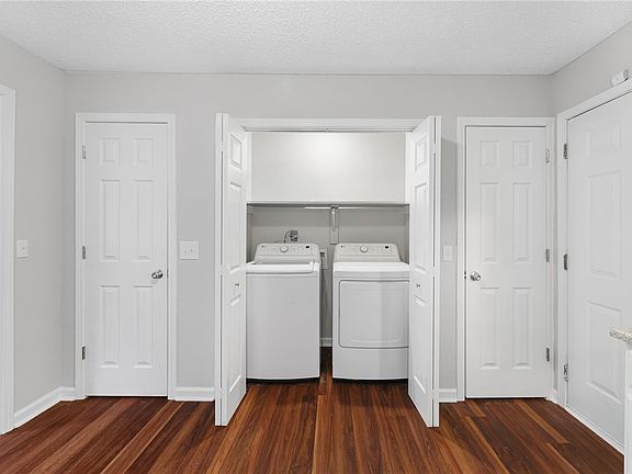 3rd image of 714 Geisberg Dr