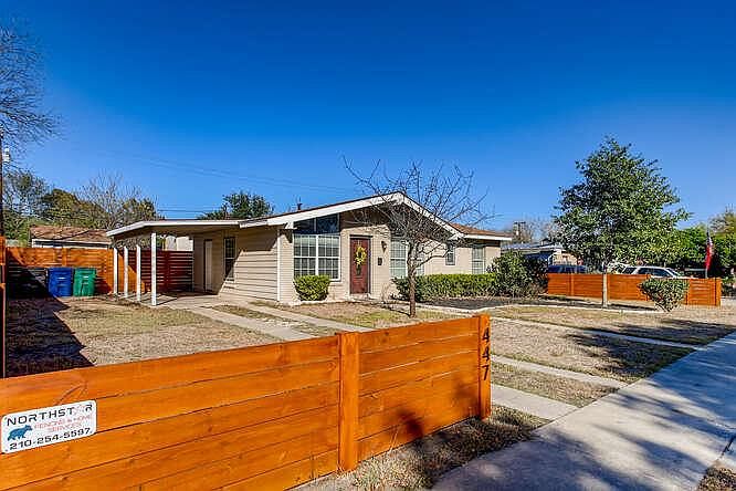 1st image of 447 Sprucewood Ln