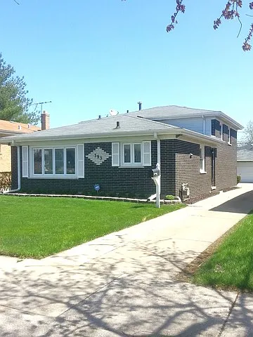 393 Buffalo Ave photo 1