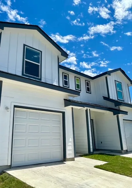 3 bed, 2.5 bath, 1325 sqft, $1,500 — Photo 2