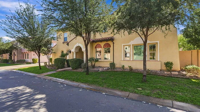 3 bed, 2.5 bath, 1953 sqft, $2,750 — Photo 2