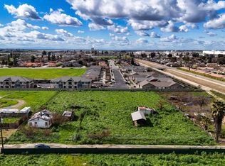 1686 E Foster Dr, Tulare, CA