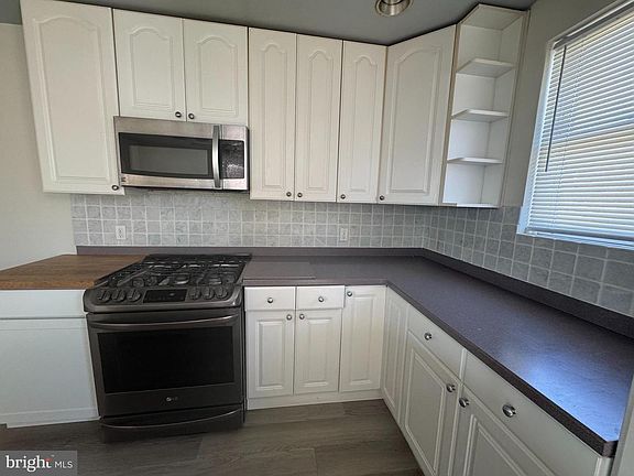5th image of 4215 Lansing St