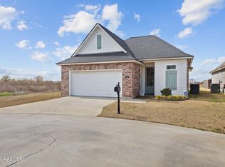 201 Adry Ln, Youngsville, LA 70592