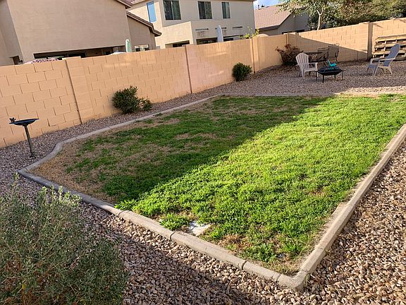 Backyard Lawn & Sitout