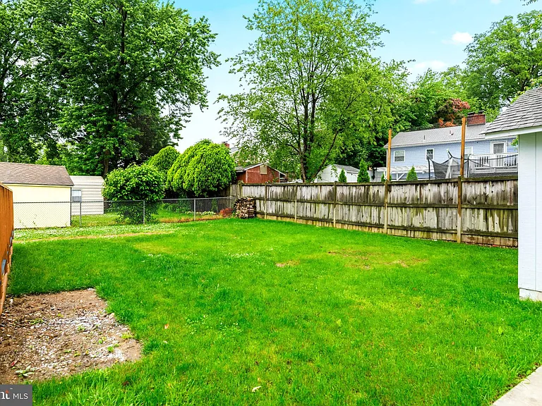6823 Barrett Rd — Photo 29