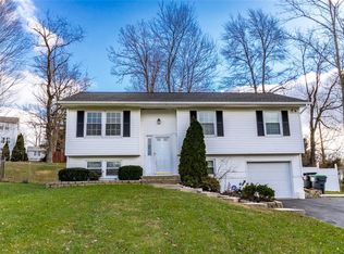 15 Ohio Dr, Newburgh, NY 12550