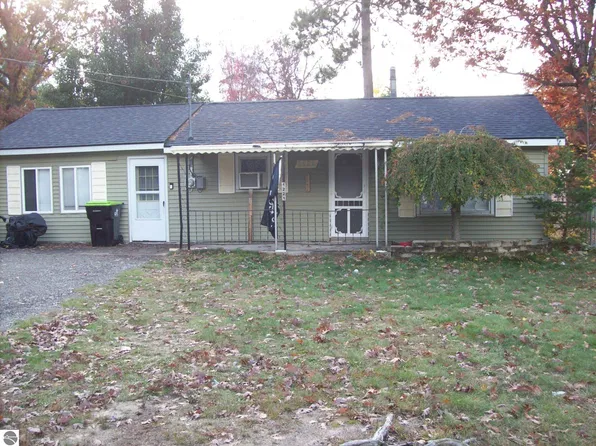 1221 Windywood Dr, Saint Helen, MI 48656