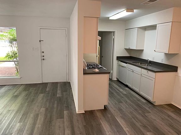 3rd image of 1404 Avebury Cir