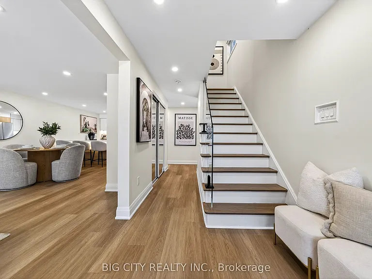 26 Carondale Cres — Photo 3