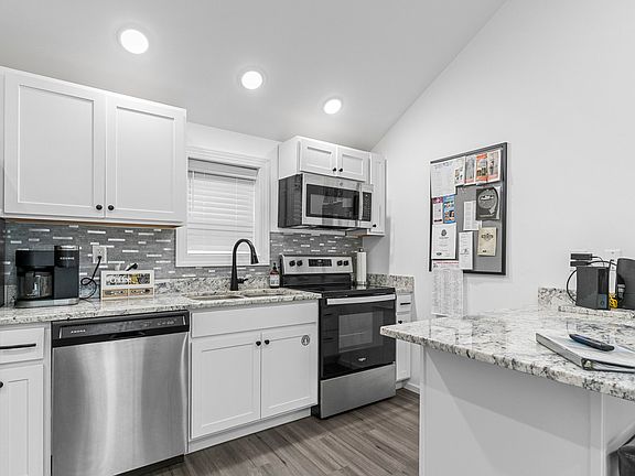 4th image of 118 Ferry St APT 3