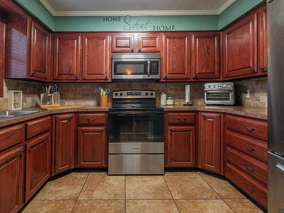 3rd image of 1001 Robin Ln