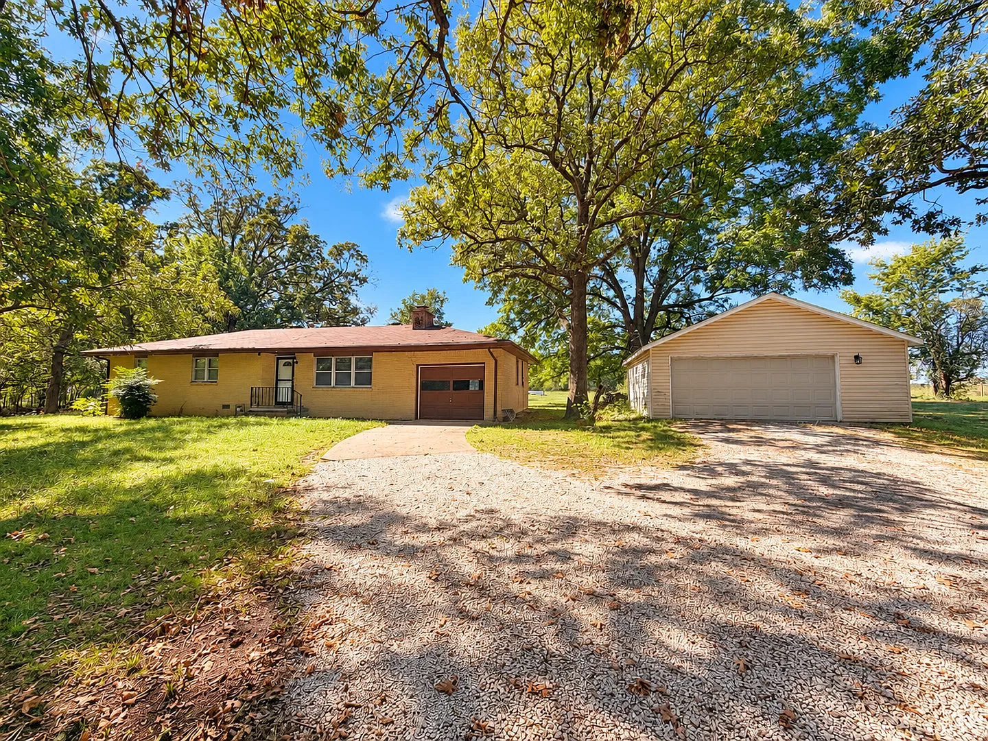 Spacious 3 Bedroom / 2 Bathroom House With Garage And Shed In Joplin Mo!! — Photo 3