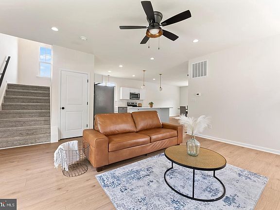 3rd image of 203 Jett Dr