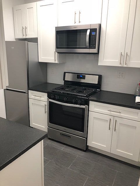 1st image of 256 E 89th St APT 3