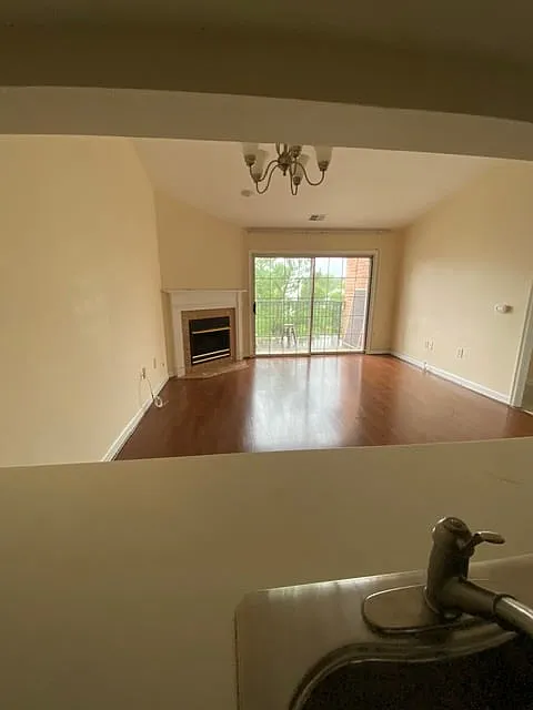 2 bed, 1100 sqft, $2,950 — Photo 2