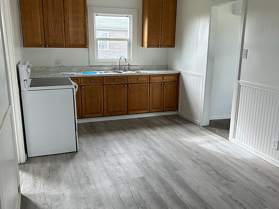 5th image of 23596 W 2nd Ave