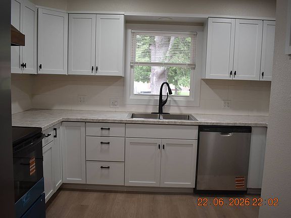 5th image of 907 Black Hills Ave