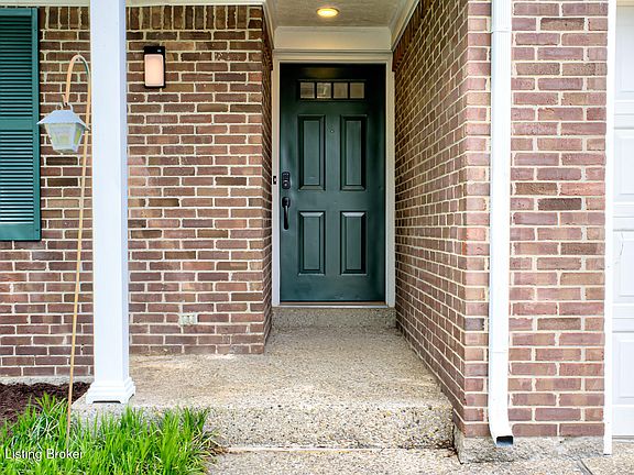 3rd image of 4816 Wooded Oak Cir