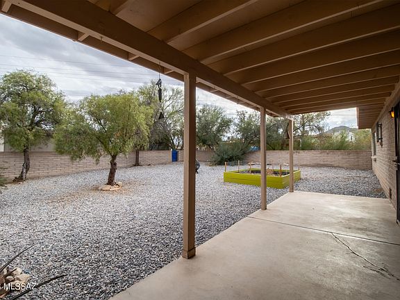 4th image of 2921 W Camino Camelia
