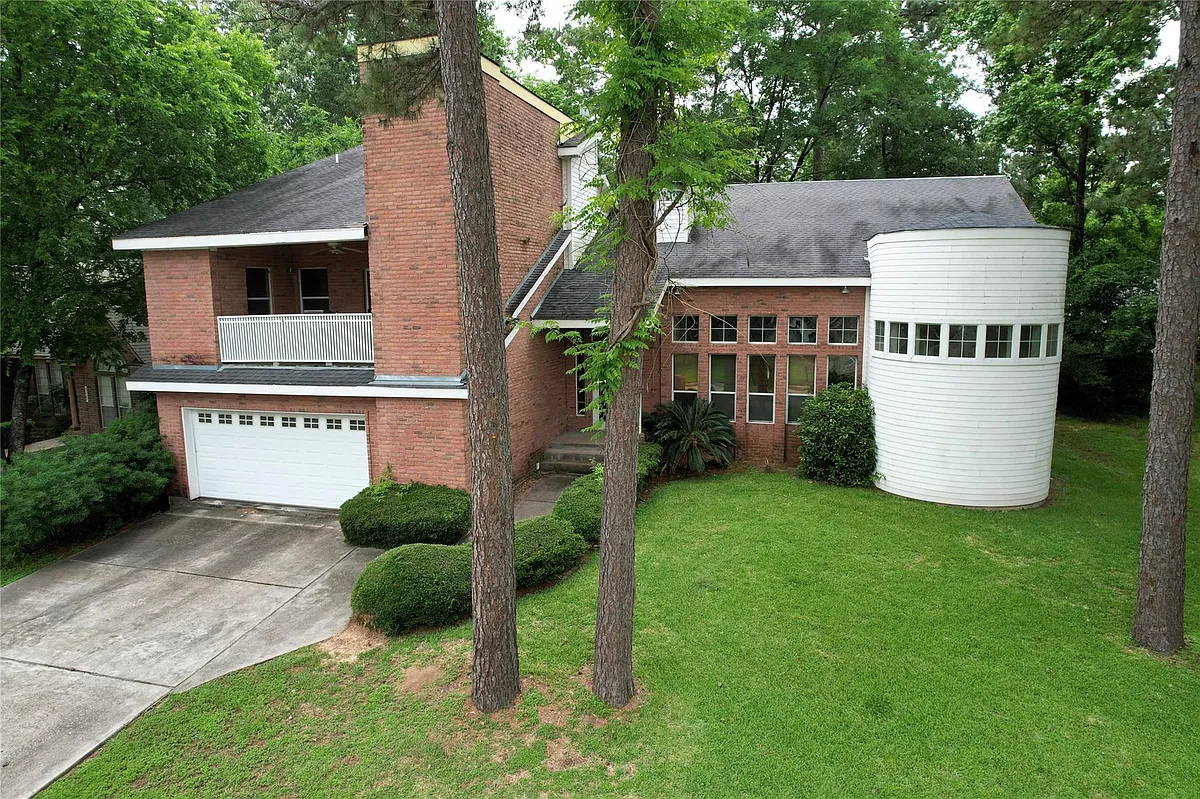 Building Photo - 3231 Hemingway Dr