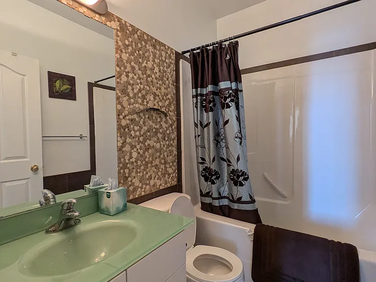 1901 Victoria Ave #206 — Photo 5